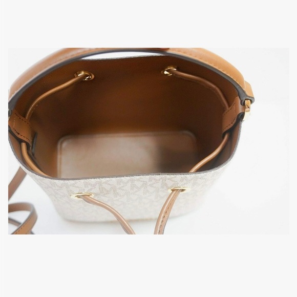 NWT Michael Kors Bucket Small Crossbody Bag - Picture 3 of 4